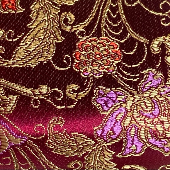 Cute and Small Little & Structured Asian Style Wallet for Change or Small Bills - Picture 4 of 10